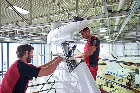 02_Kollektionen/insights/csm_maintenance-content-avionik1_589a2b4826.jpg