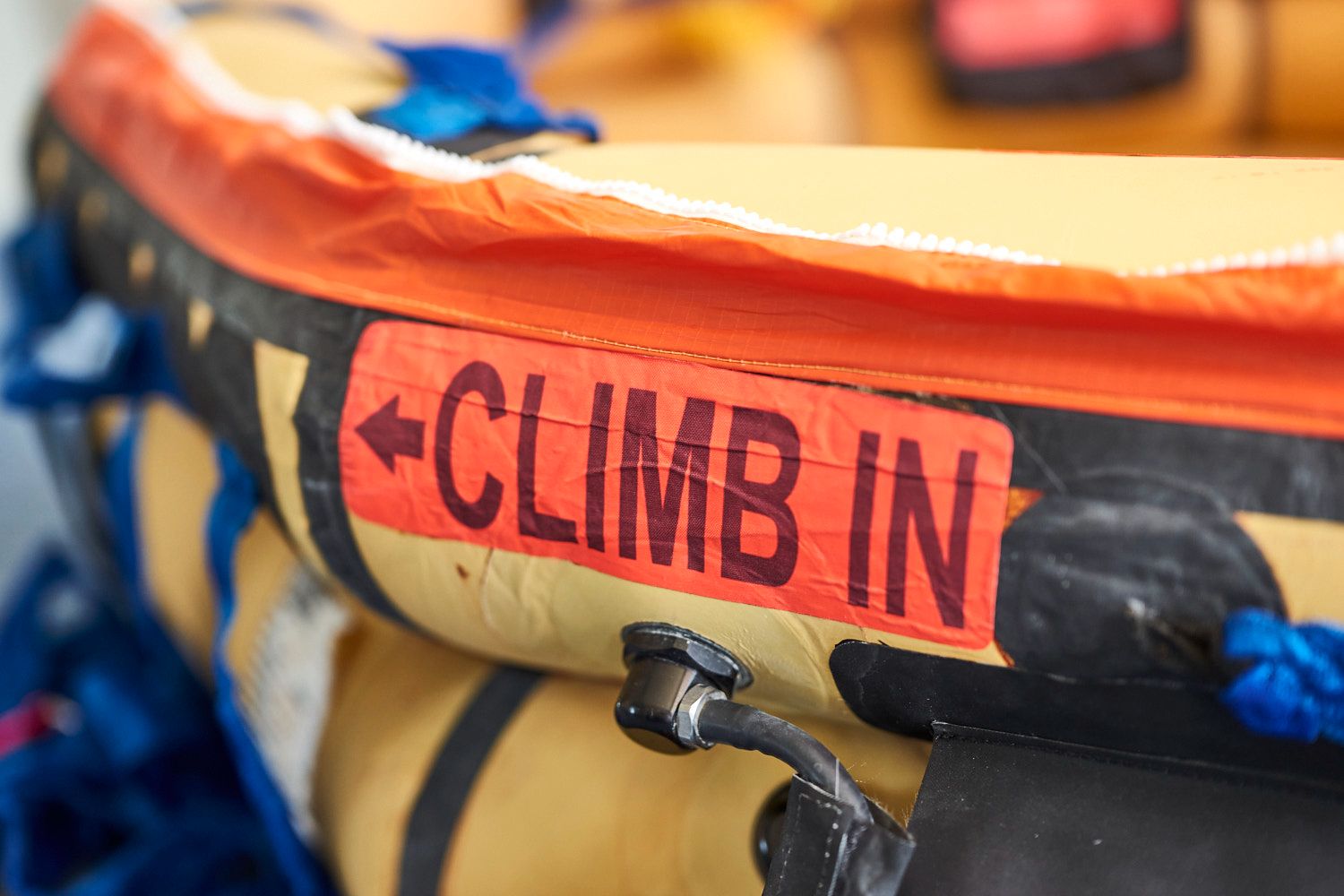 images/Insights/Aerodienst_Liferaft_107_S.jpg