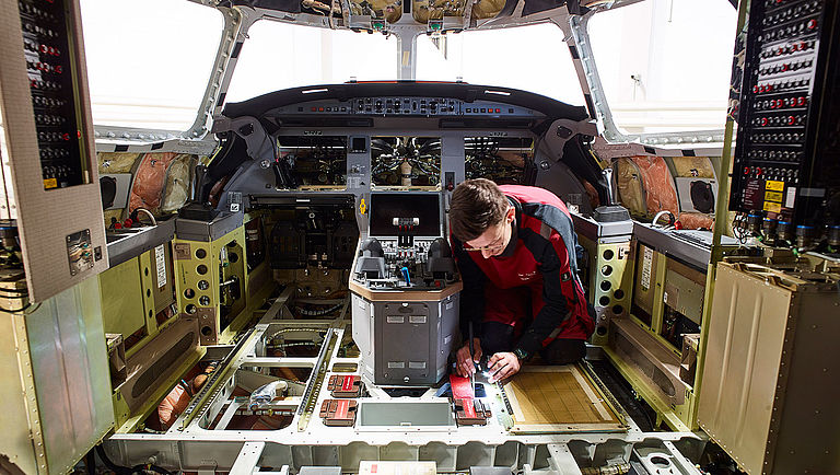 images/csm_content_avionics_F7X_C-Check_cockpit._MAF.pg_f2c8284237.jpg
